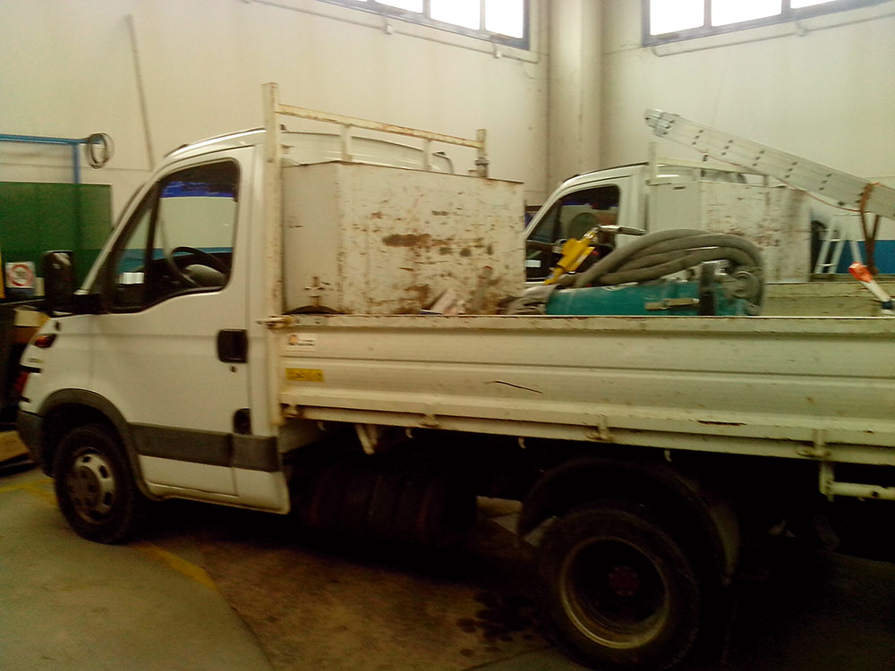 Iveco 35-12 con ribaltabile